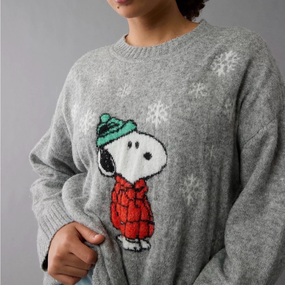 American Eagle Medium Snoopy Oversized Sweater - Whoa So Soft Gray Knit - Picture 3 of 11